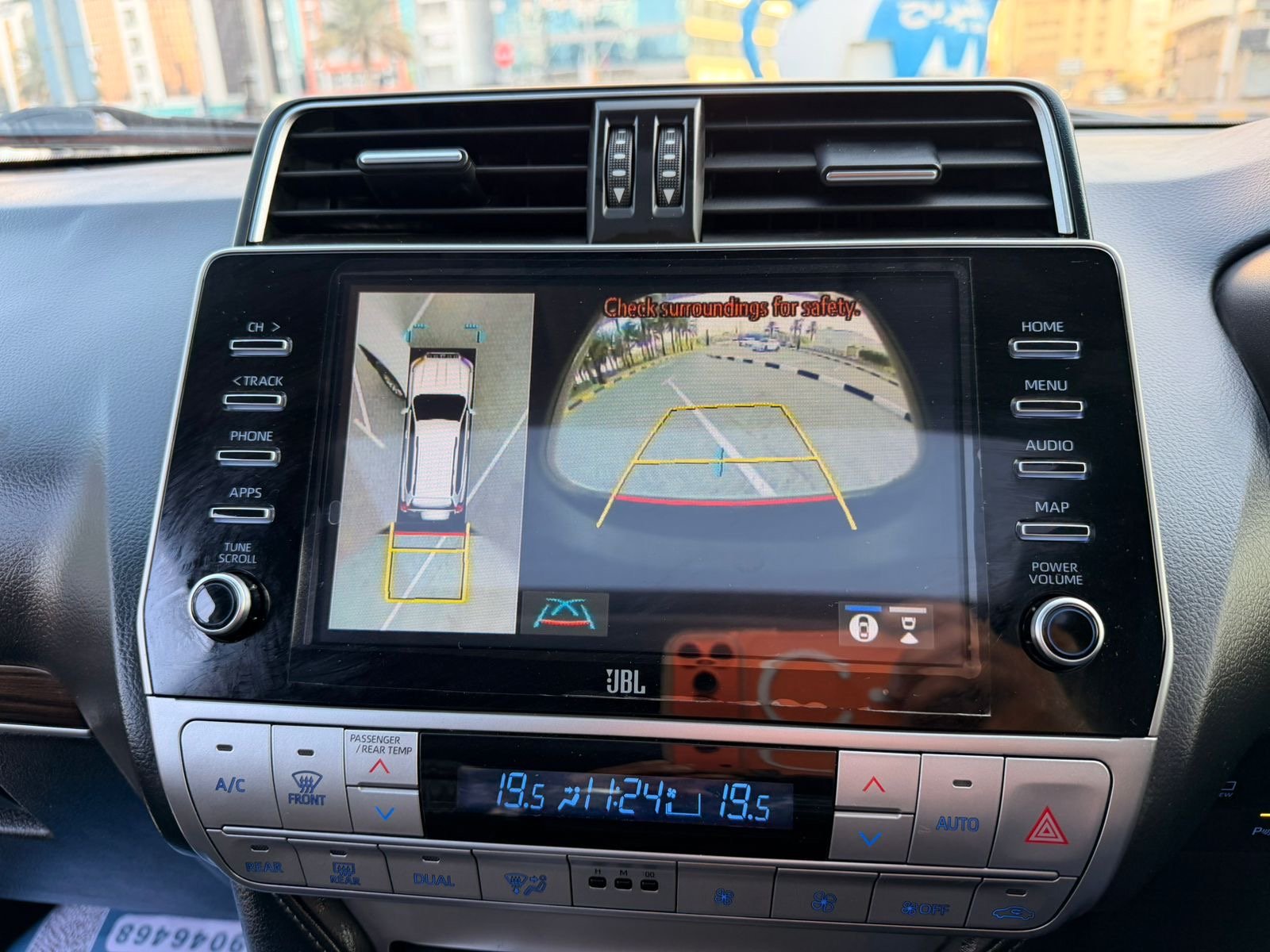 Land Cruiser Prado 2021 White image